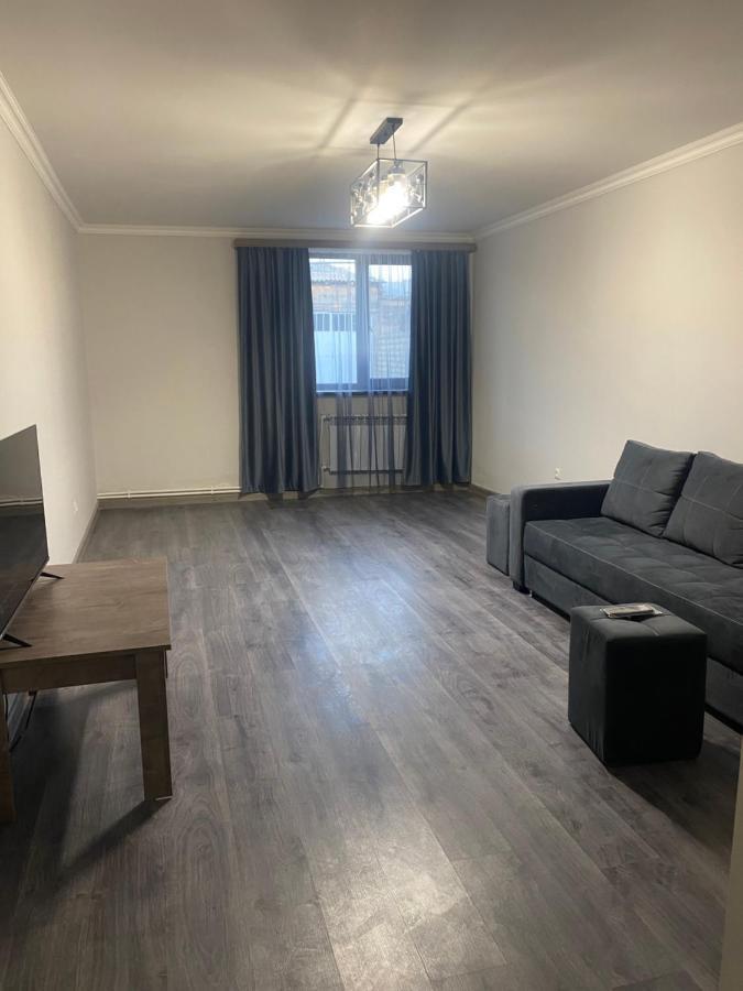 3 Cosy Apartment Near Airport Evn Yerevan Exterior photo